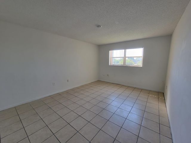 3700 NW 21st Street 203, Lauderdale Lakes, FL 33311