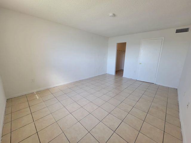 3700 NW 21st Street 203, Lauderdale Lakes, FL 33311