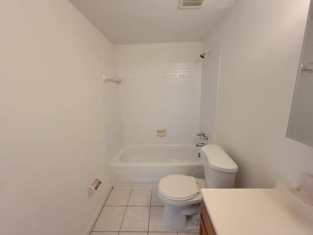 3700 NW 21st Street 203, Lauderdale Lakes, FL 33311