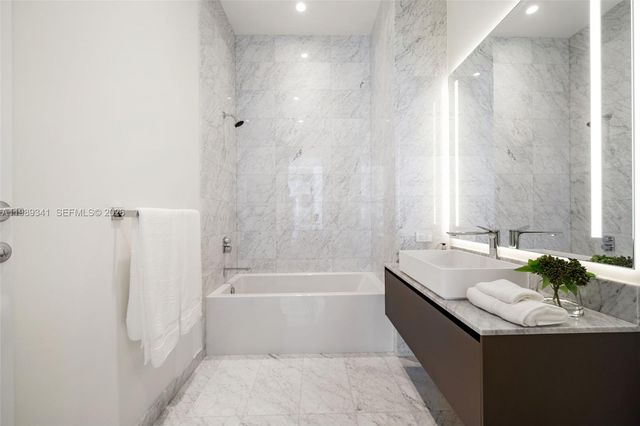 5 Grove Isle Drive PHS01, Coconut Grove, FL 33131
