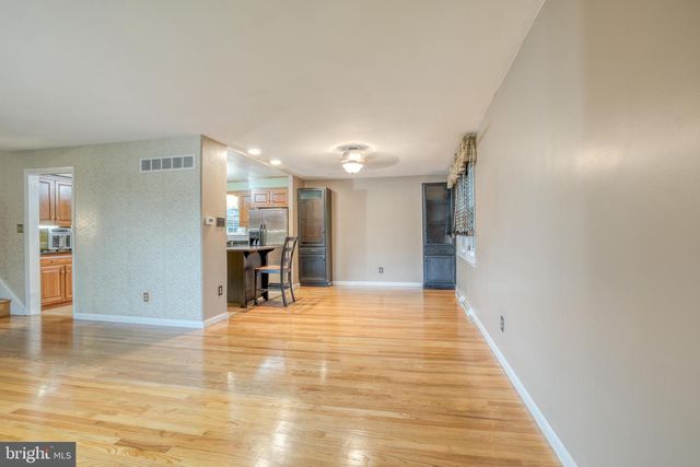 420 CORTLEIGH DR, York, PA 17402