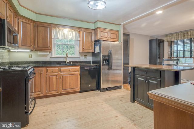 420 CORTLEIGH DR, York, PA 17402