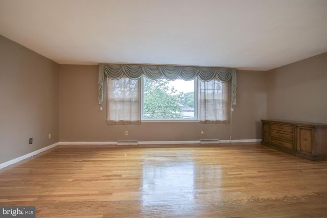 420 CORTLEIGH DR, York, PA 17402