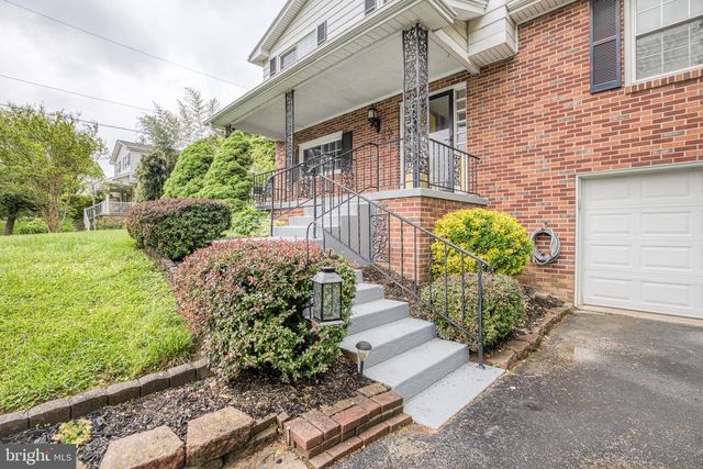 420 CORTLEIGH DR, York, PA 17402