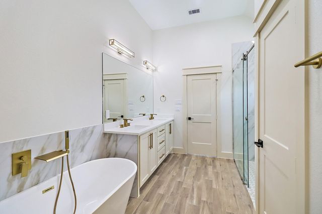 1602 Chart Drive, Crosby, TX 77532