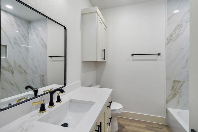 1602 Chart Drive, Crosby, TX 77532