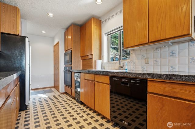 985 Guffy Road, Chelan, WA 98816