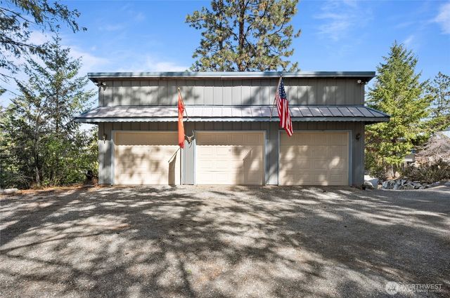 985 Guffy Road, Chelan, WA 98816