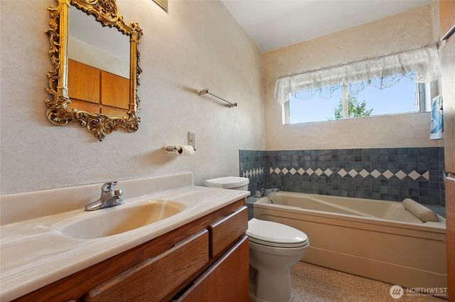 985 Guffy Road, Chelan, WA 98816