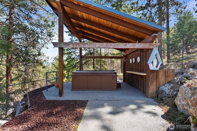 985 Guffy Road, Chelan, WA 98816