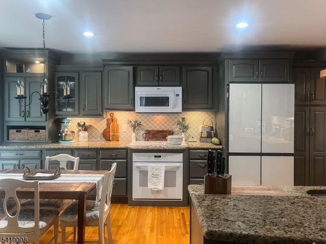 1 Brandon Ct, Andover Boro, NJ 07821