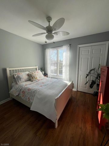 1 Brandon Ct, Andover Boro, NJ 07821