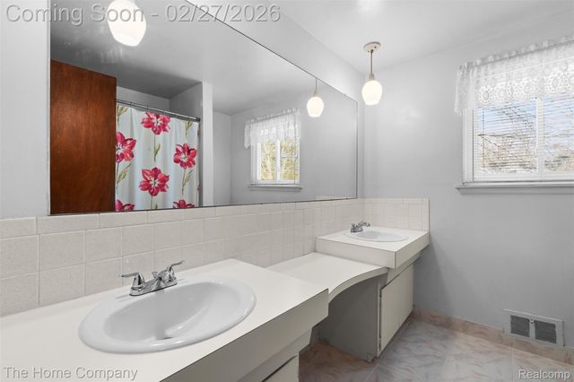 14229 Ingram Street, Livonia, MI 48154