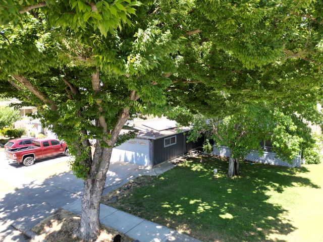 980 Sydney Ln, Merced, CA 95341