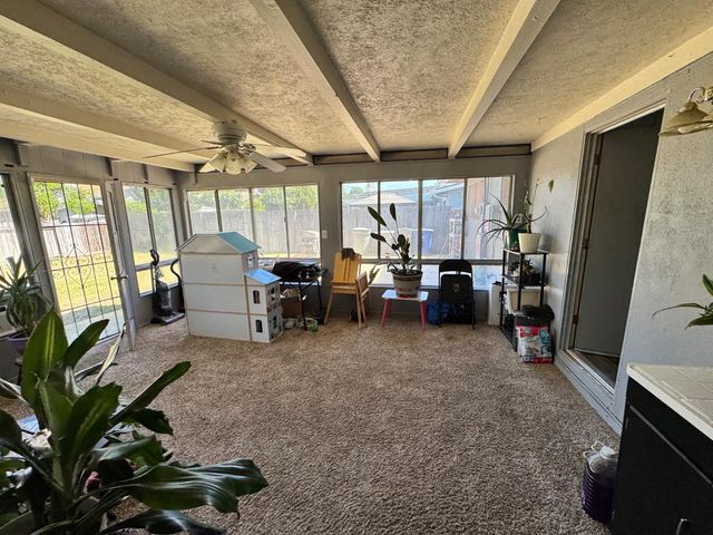 980 Sydney Ln, Merced, CA 95341