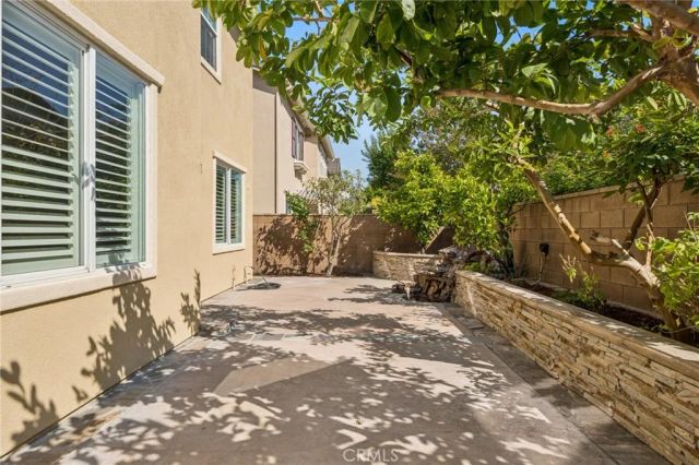 27 Daphne, Irvine, CA 92606
