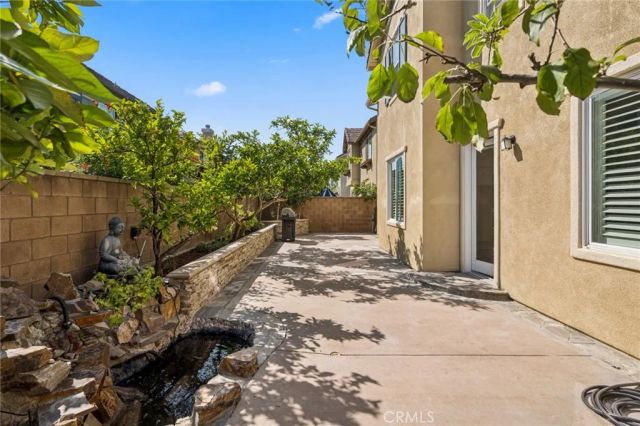 27 Daphne, Irvine, CA 92606
