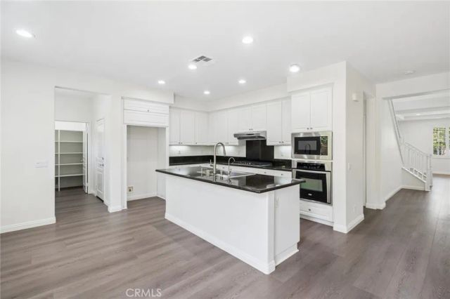27 Daphne, Irvine, CA 92606