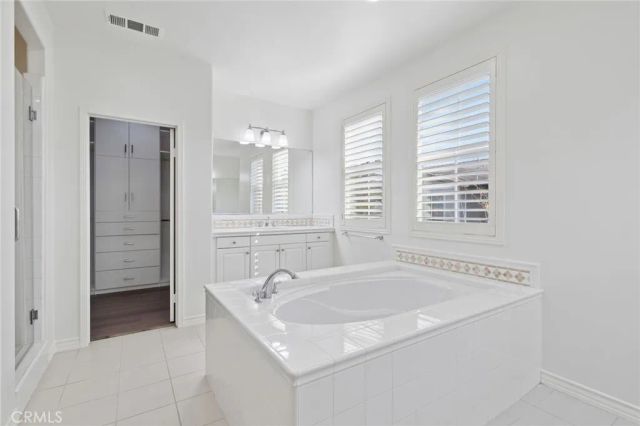 27 Daphne, Irvine, CA 92606