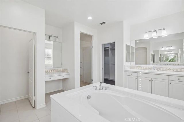 27 Daphne, Irvine, CA 92606
