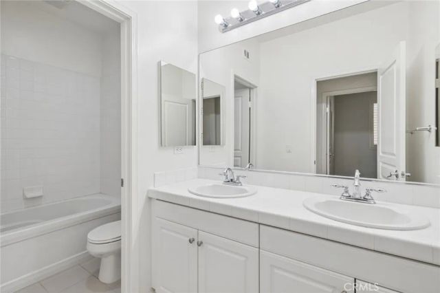 27 Daphne, Irvine, CA 92606