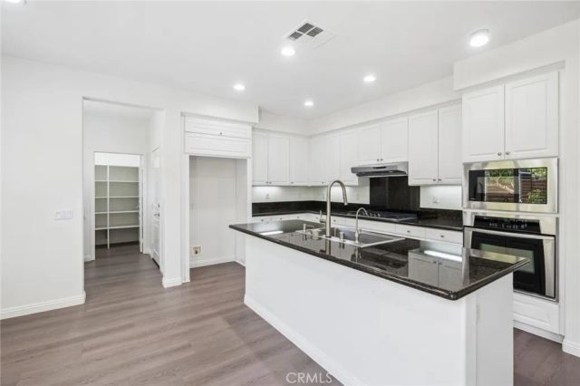 27 Daphne, Irvine, CA 92606