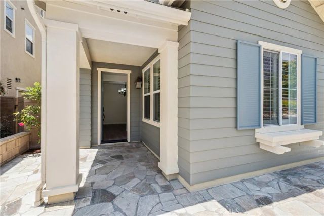 27 Daphne, Irvine, CA 92606