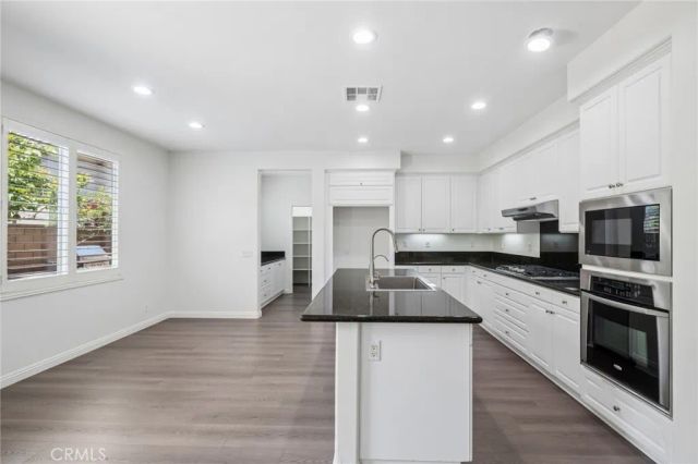 27 Daphne, Irvine, CA 92606