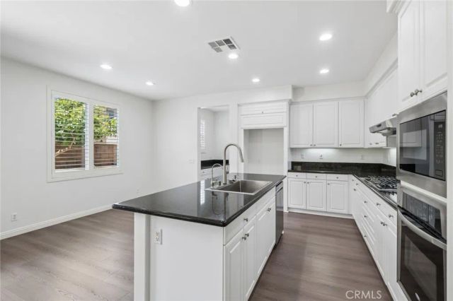 27 Daphne, Irvine, CA 92606