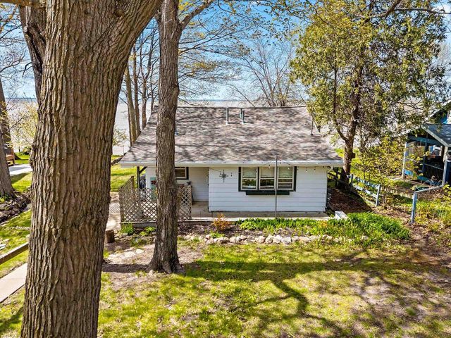 5083 EDGEWATER BEACH ROAD, Green Bay, WI 54311