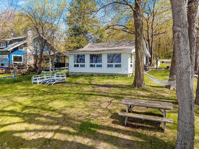 5083 EDGEWATER BEACH ROAD, Green Bay, WI 54311