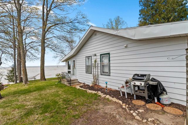 5083 EDGEWATER BEACH ROAD, Green Bay, WI 54311