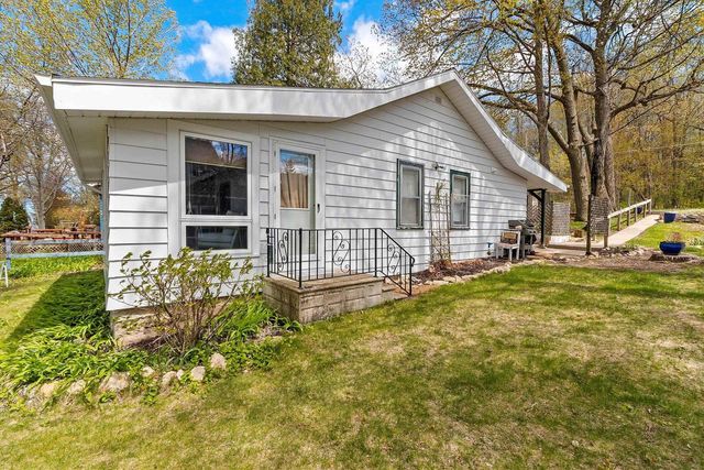 5083 EDGEWATER BEACH ROAD, Green Bay, WI 54311