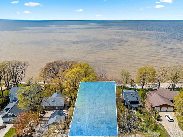 5083 EDGEWATER BEACH ROAD, Green Bay, WI 54311