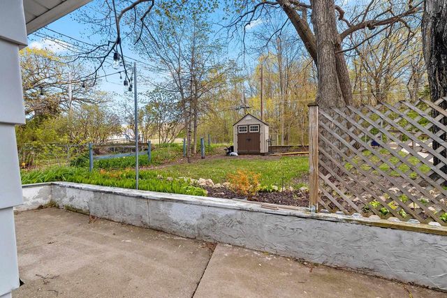 5083 EDGEWATER BEACH ROAD, Green Bay, WI 54311