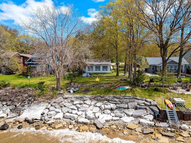 5083 EDGEWATER BEACH ROAD, Green Bay, WI 54311