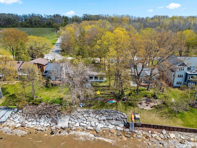 5083 EDGEWATER BEACH ROAD, Green Bay, WI 54311