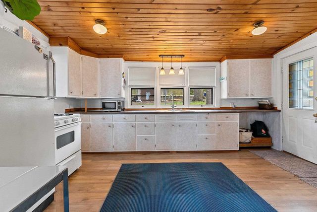 5083 EDGEWATER BEACH ROAD, Green Bay, WI 54311