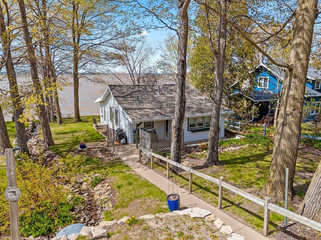 5083 EDGEWATER BEACH ROAD, Green Bay, WI 54311