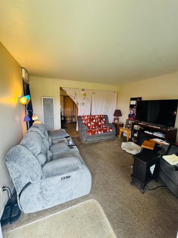 814 Brehler Avenue, Sanger, CA 93657