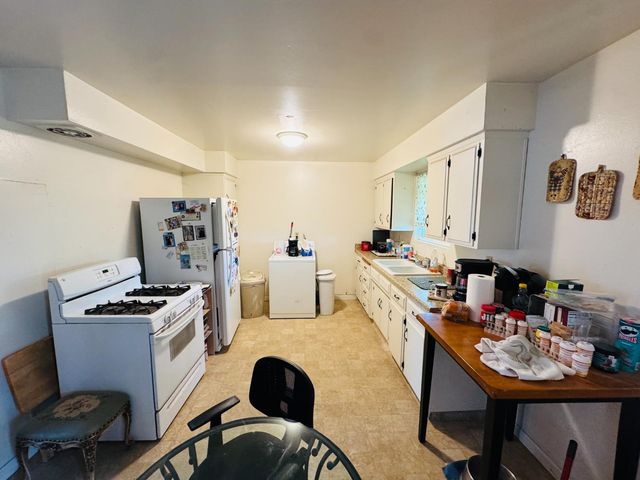 814 Brehler Avenue, Sanger, CA 93657