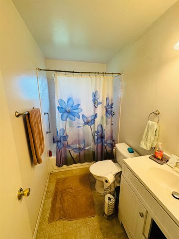 814 Brehler Avenue, Sanger, CA 93657