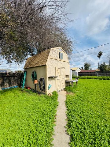 814 Brehler Avenue, Sanger, CA 93657