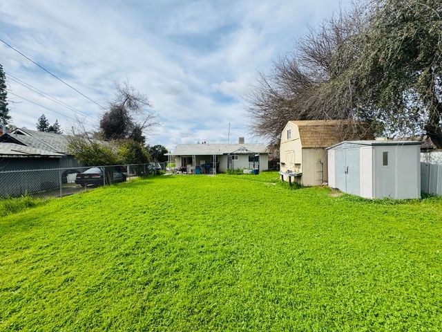 814 Brehler Avenue, Sanger, CA 93657