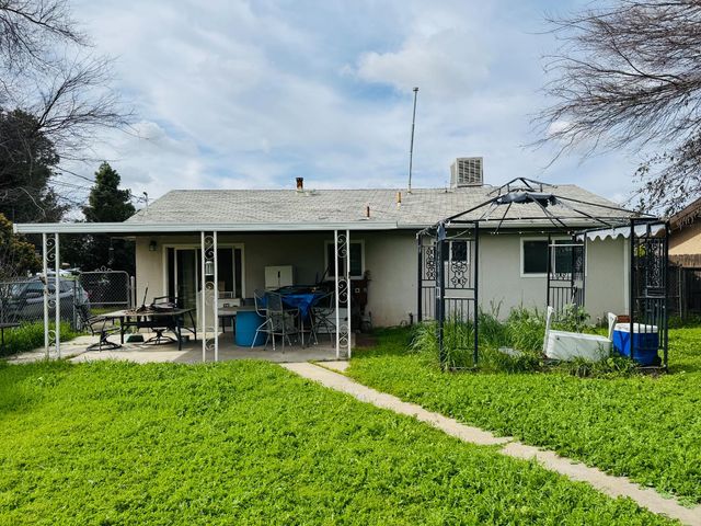 814 Brehler Avenue, Sanger, CA 93657