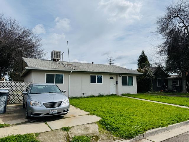 814 Brehler Avenue, Sanger, CA 93657