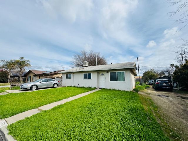 814 Brehler Avenue, Sanger, CA 93657