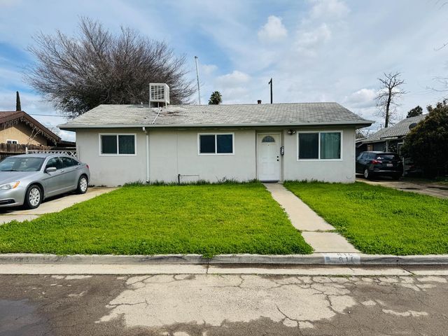 814 Brehler Avenue, Sanger, CA 93657
