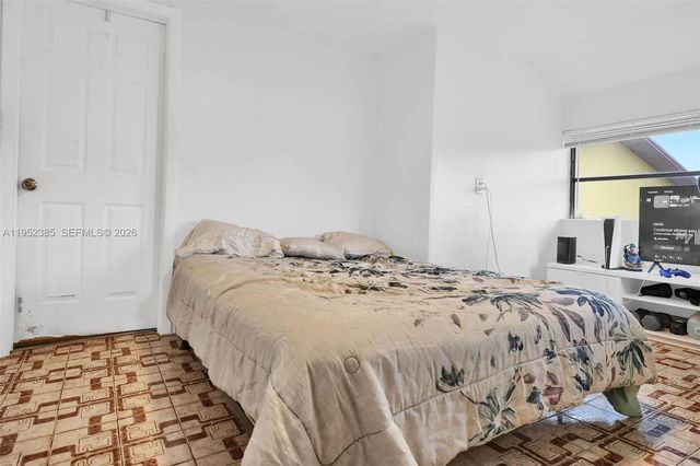 2105 NW 1st St, Miami, FL 33125