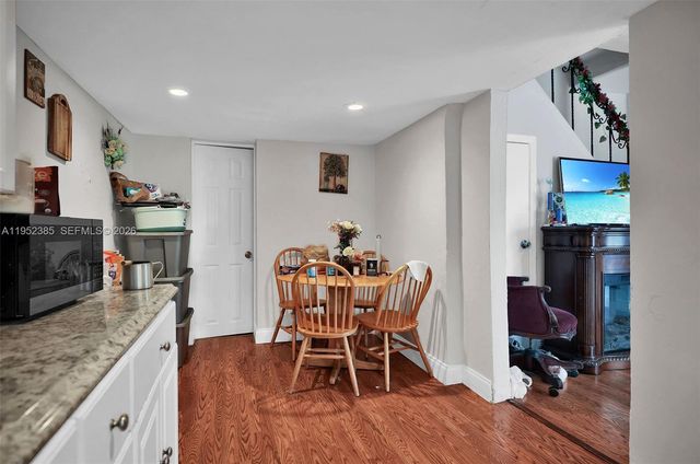 2105 NW 1st St, Miami, FL 33125